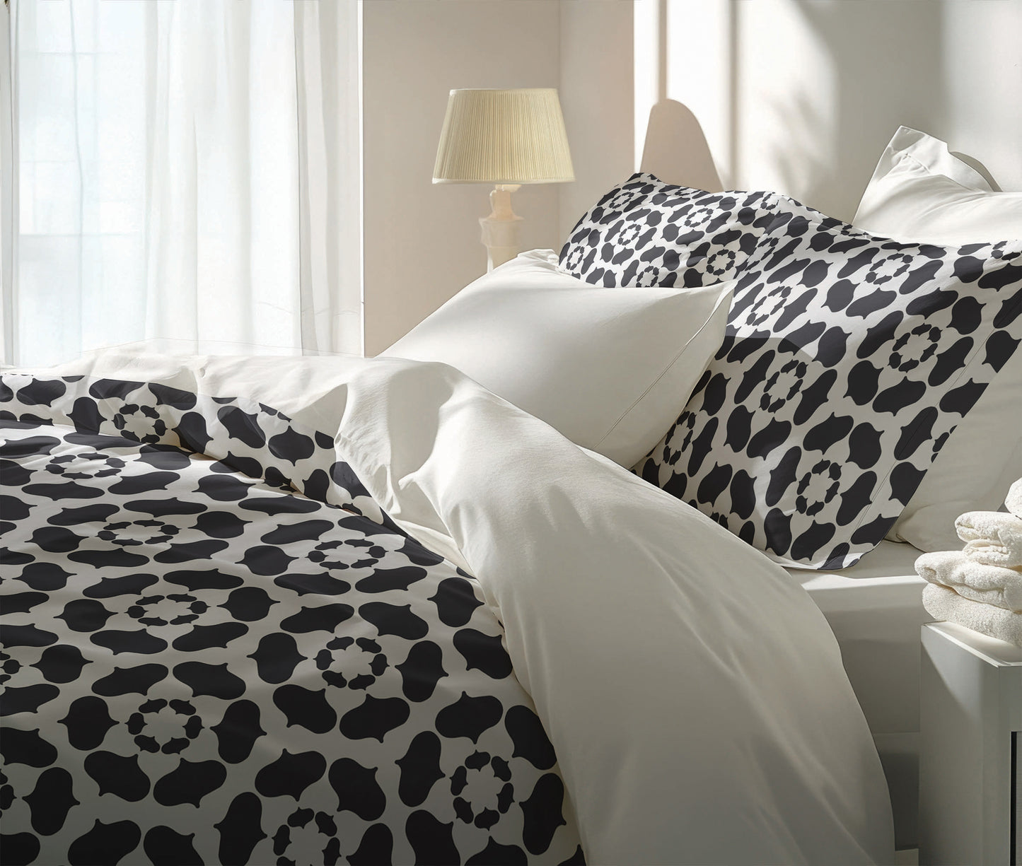 Cleo Comforter Set