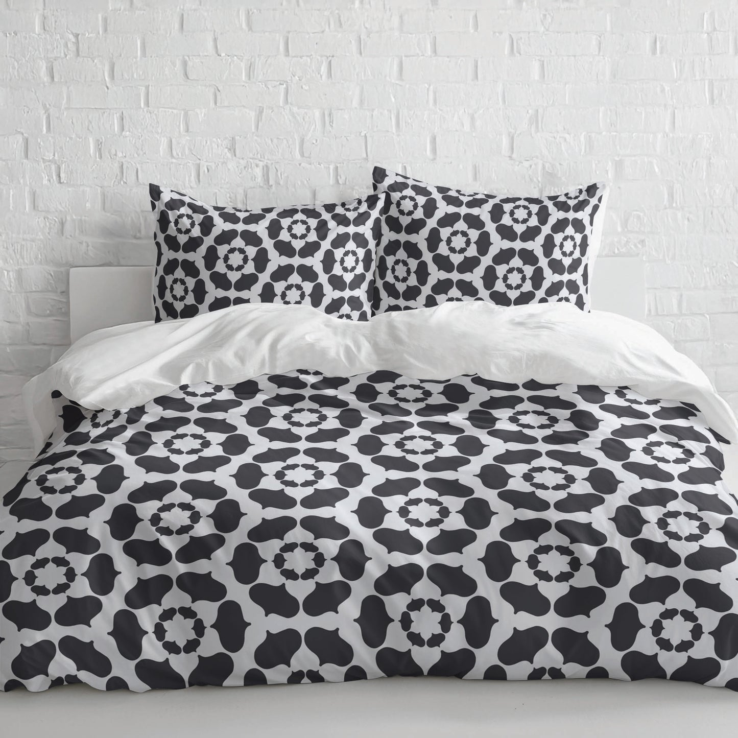 Cleo Comforter Set