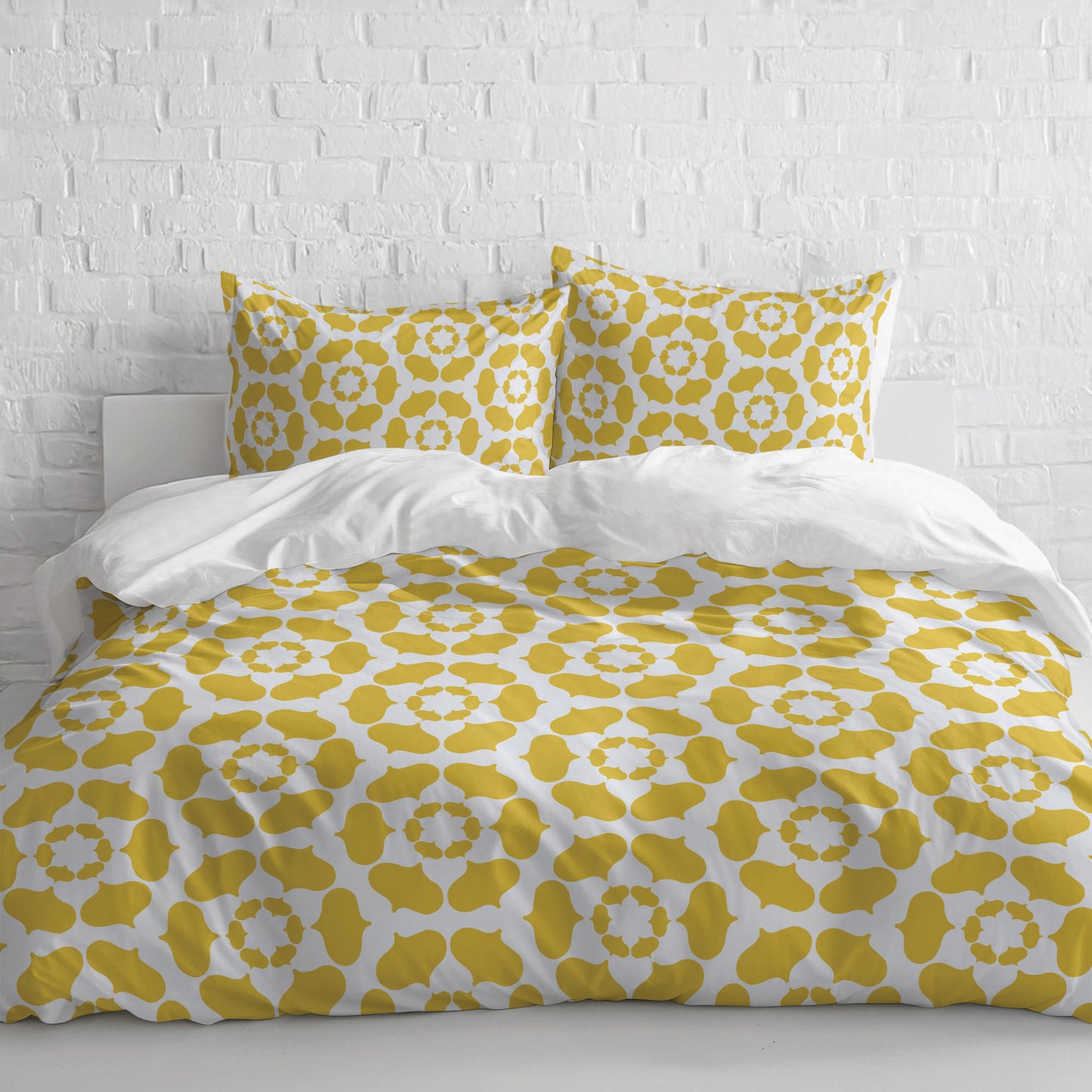 Cleo Comforter Set