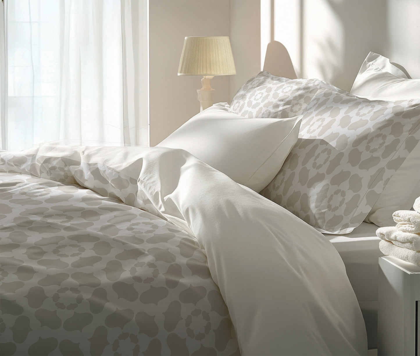 Cleo Comforter Set