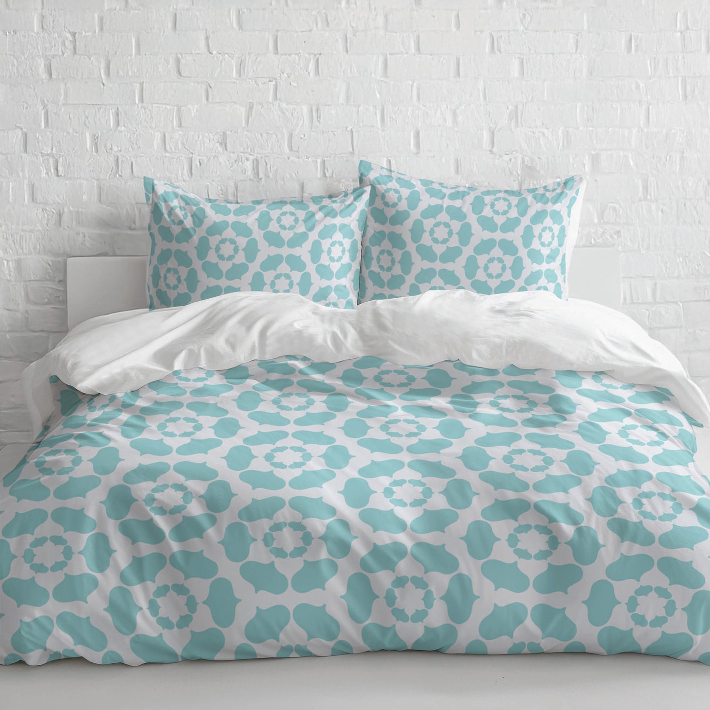 Cleo Comforter Set