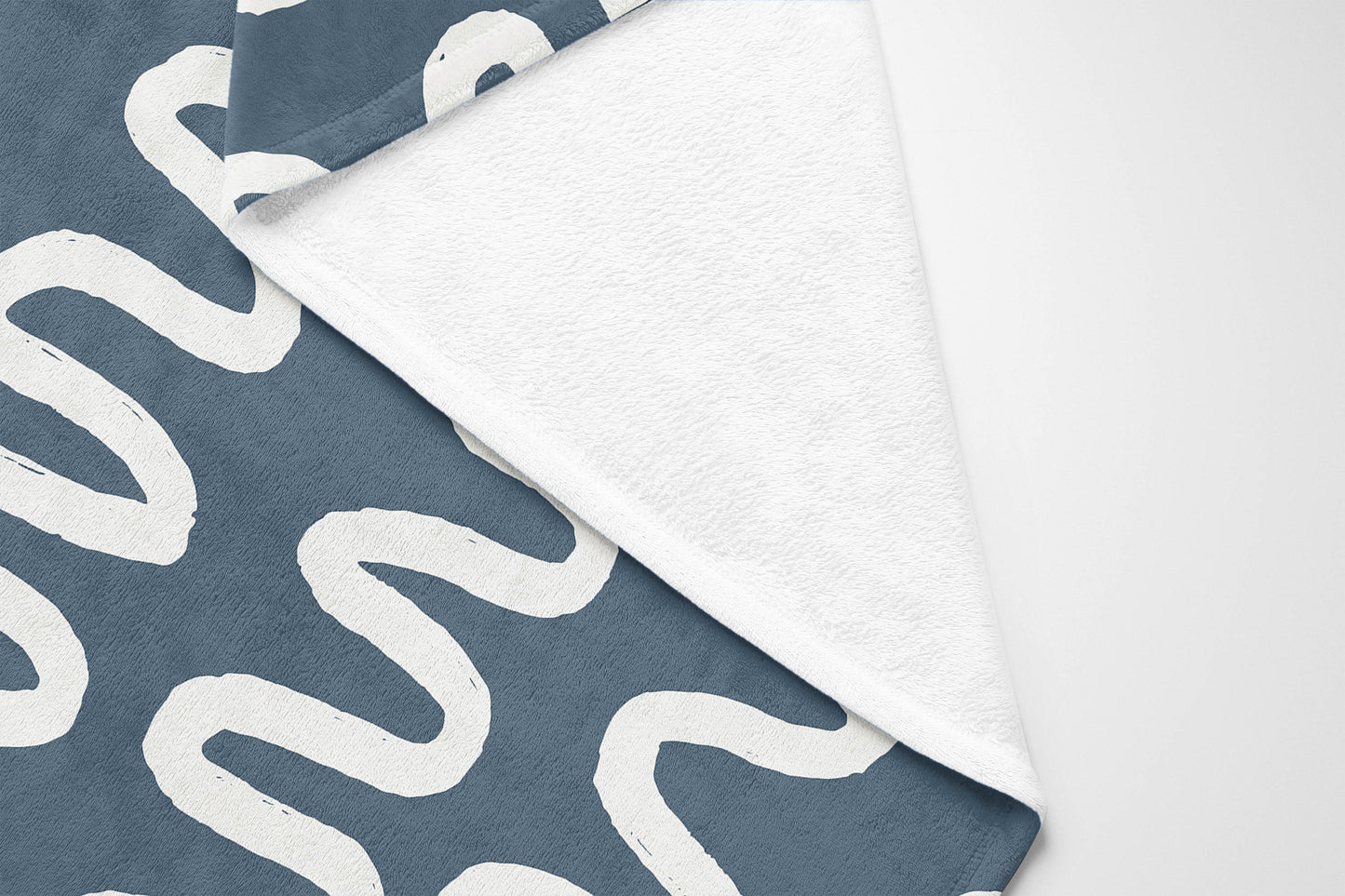 Wiggle Stripe Velveteen Fleece Blanket