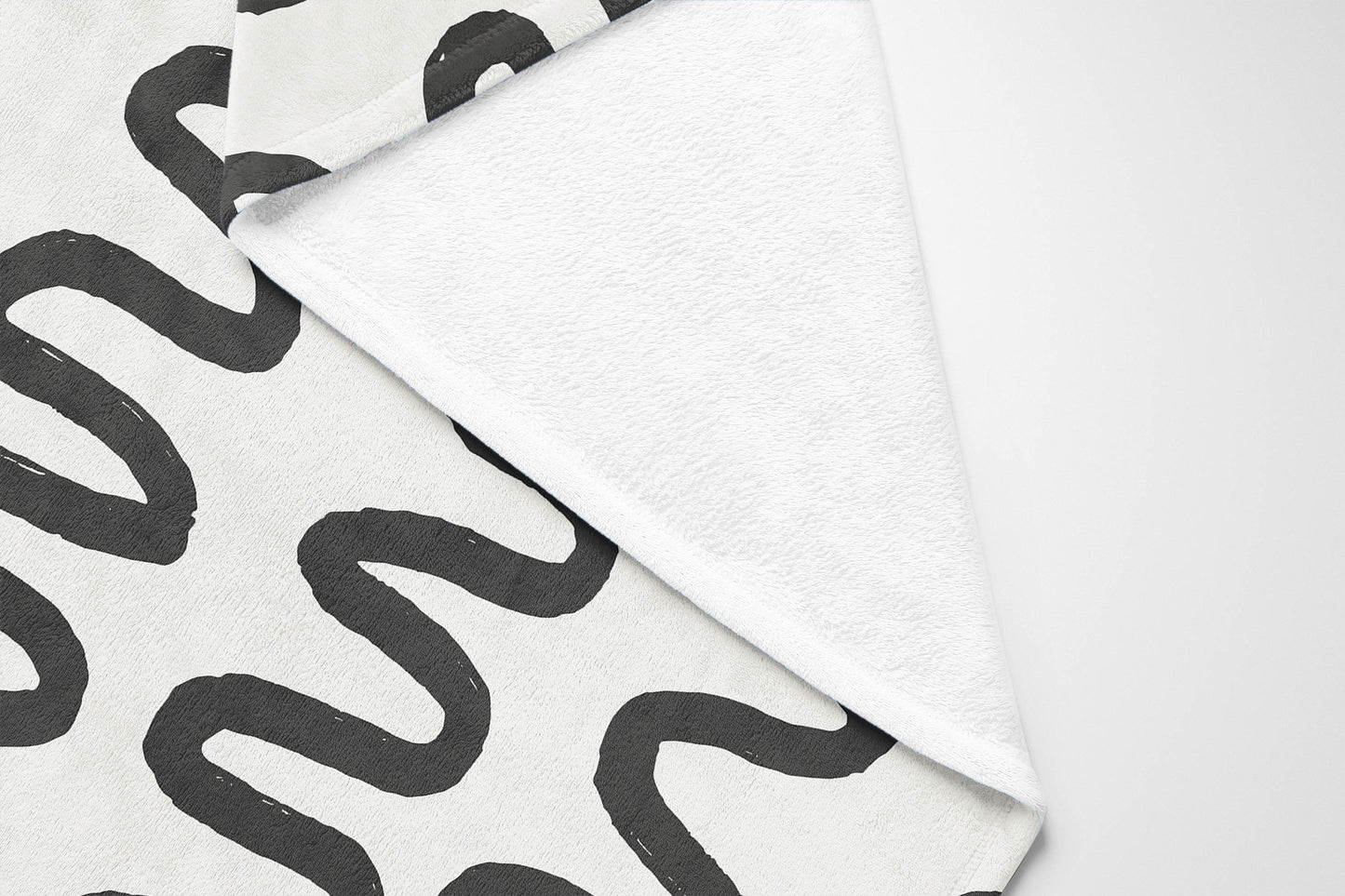 Wiggle Stripe Velveteen Fleece Blanket