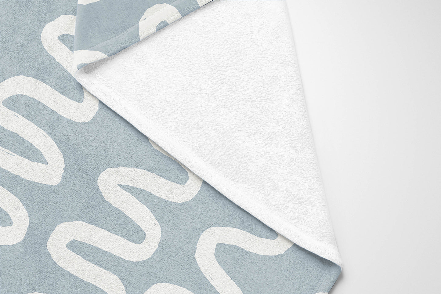 Wiggle Stripe Velveteen Fleece Blanket