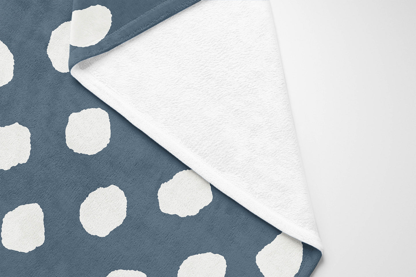 Large Dot Velveteen Fleece Blanket