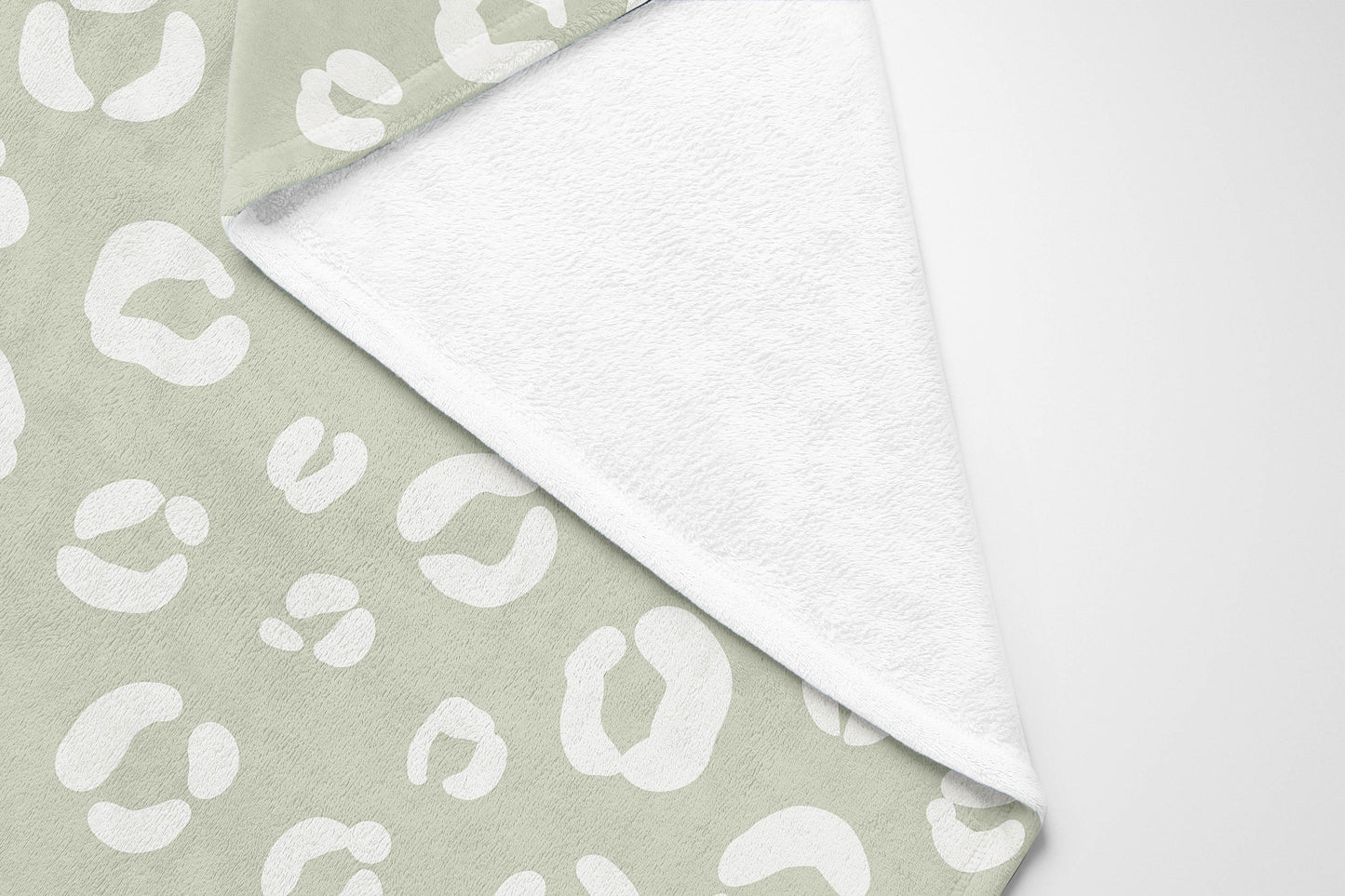 Leopard Play Velveteen Fleece Blanket