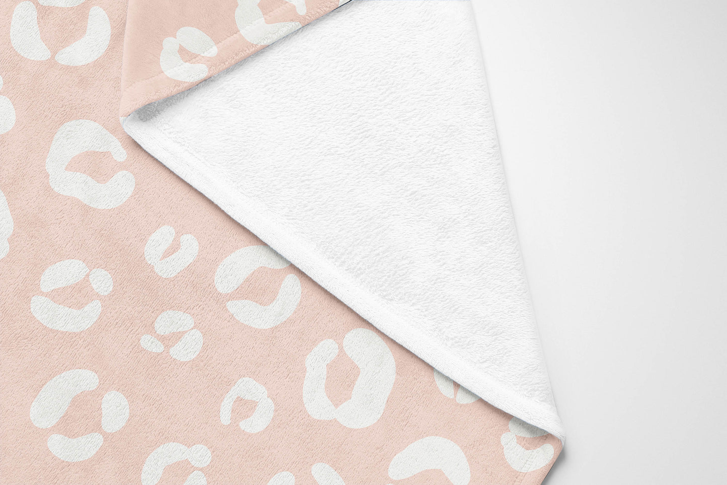 Leopard Play Velveteen Fleece Blanket
