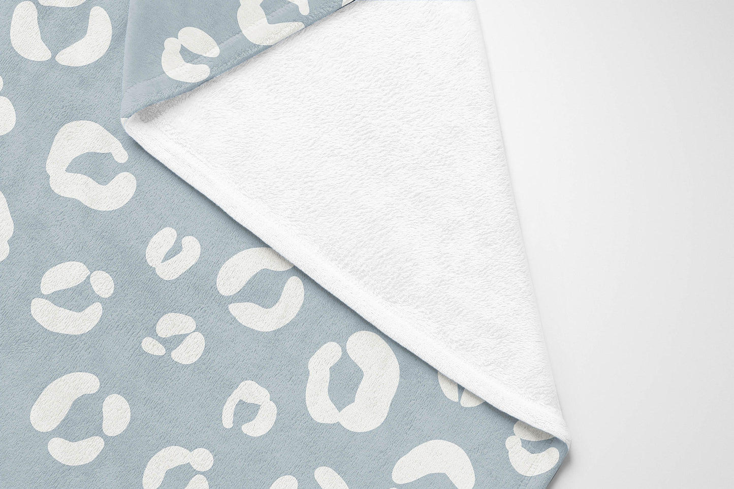 Leopard Play Velveteen Fleece Blanket