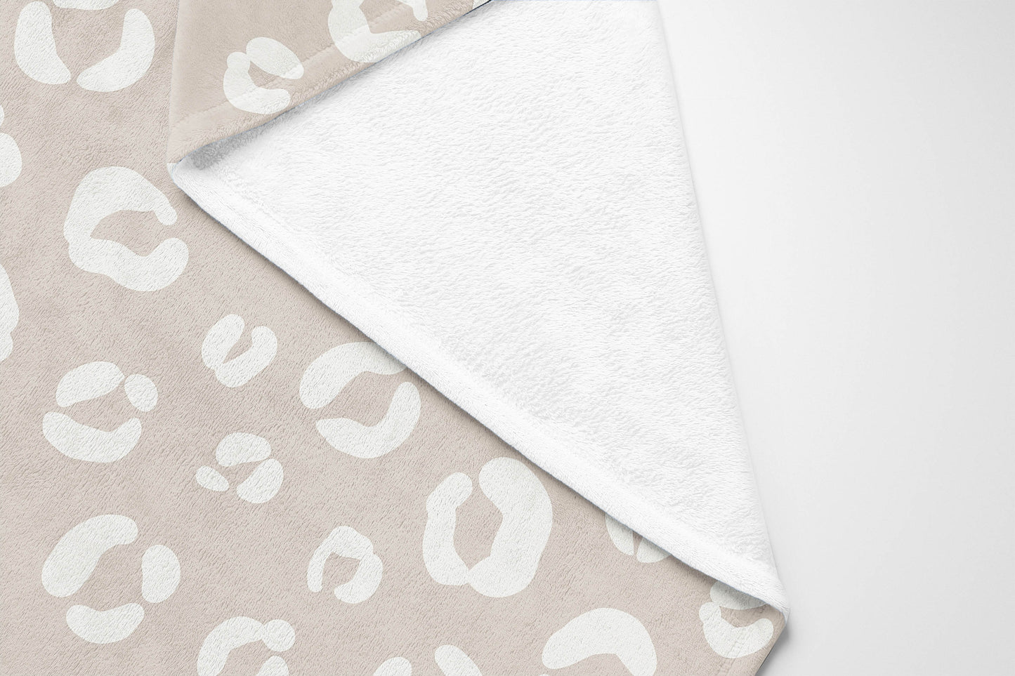 Leopard Play Velveteen Fleece Blanket