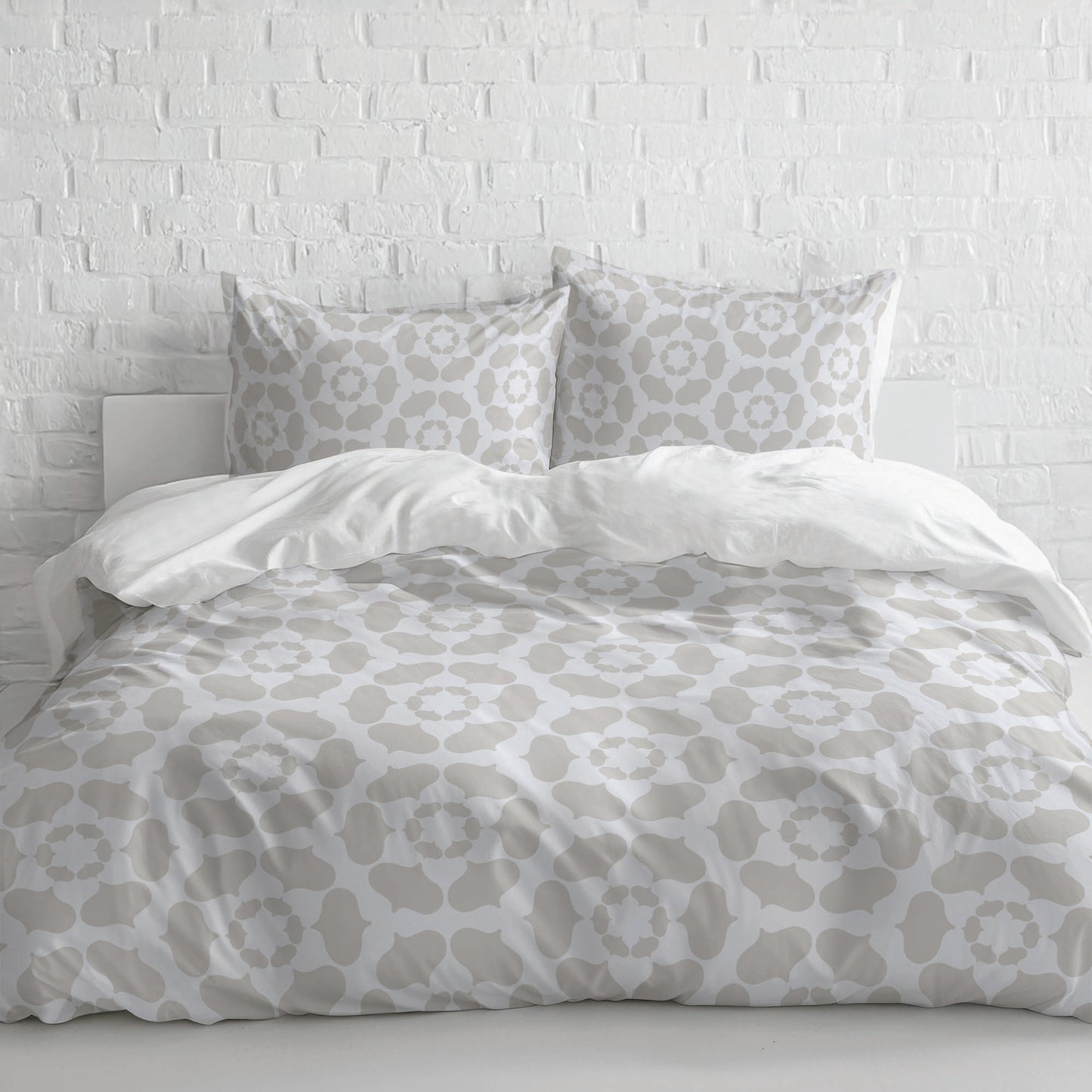 Cleo Comforter Set