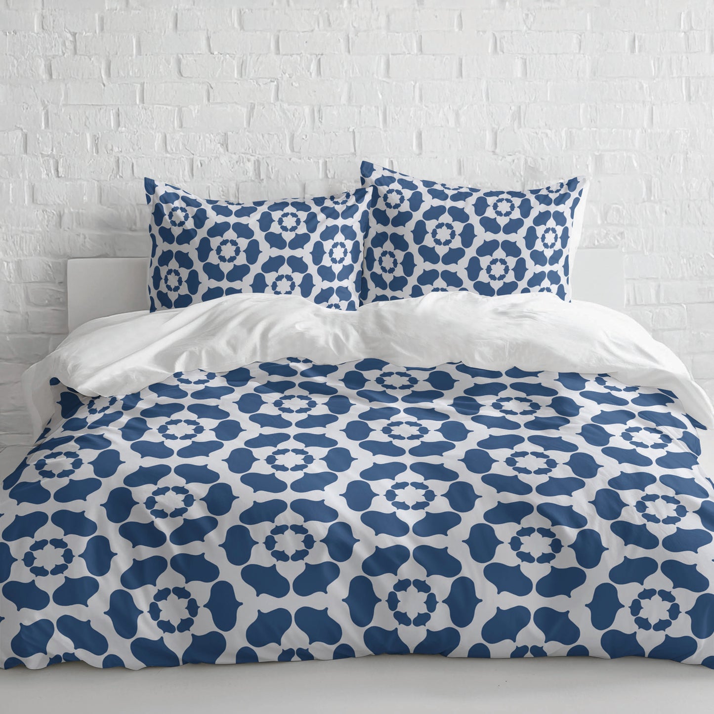 Cleo Comforter Set