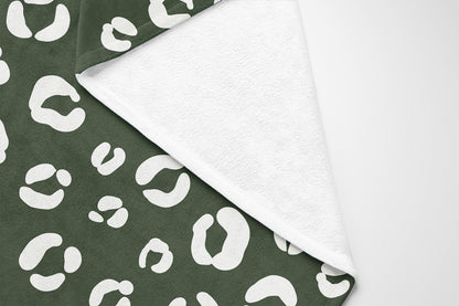 Leopard Play Velveteen Fleece Blanket
