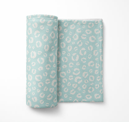 Leopard Play Velveteen Fleece Blanket