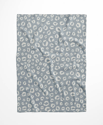 Leopard Play Velveteen Fleece Blanket