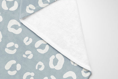 Leopard Play Velveteen Fleece Blanket